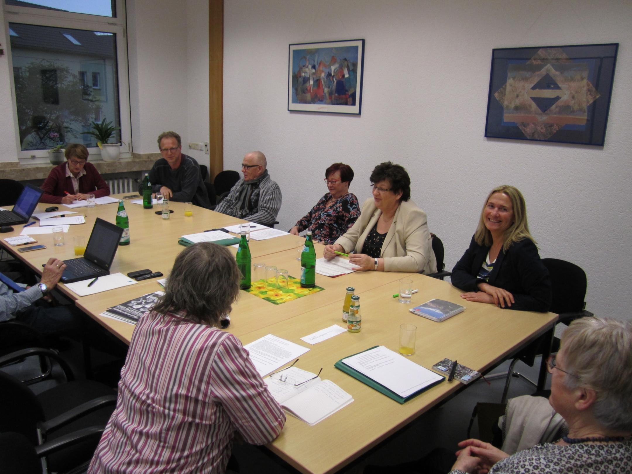 Der neue Vorstand des Dürener Katholikenrats: von links nach rechts: Ursula Otte, Walter Mörsch, Monika Ollig, Irene Mörsch (Vorsitzende), Gudrun Zentis, Franz-Josef Hallstein, Heinz Wolters, Martina Wirtz-Schütte und Hans-Otto von Danwitz (Geistlicher Beirat). Es fehlen auf dem Foto: Birgit Hensel, Martin Kamitz und Katharina Neuerer.